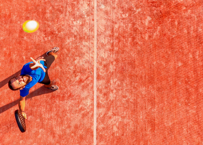 removing stains from a tennis court